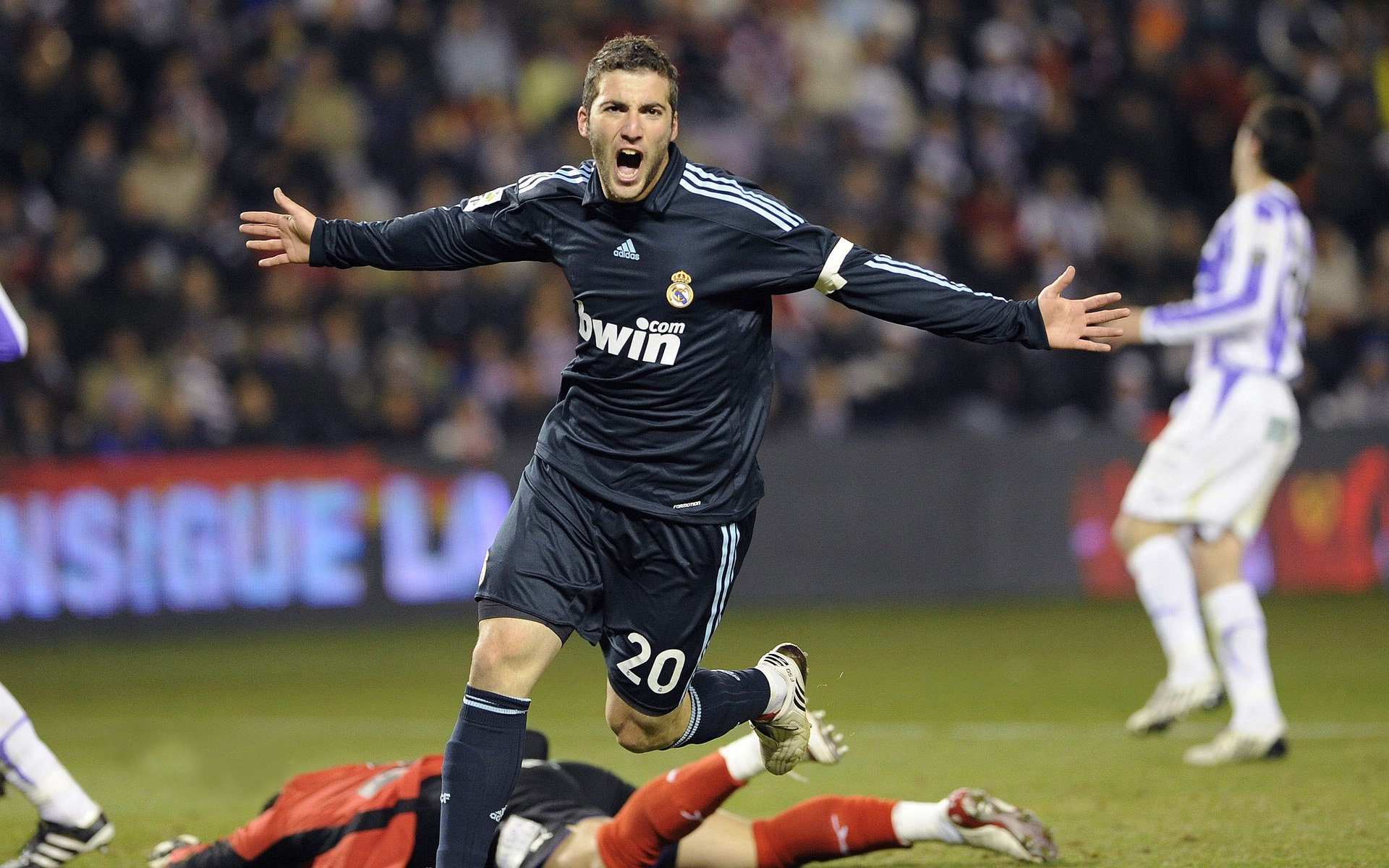 后腰断球关键,拦截转换之源,后腰球员有哪些